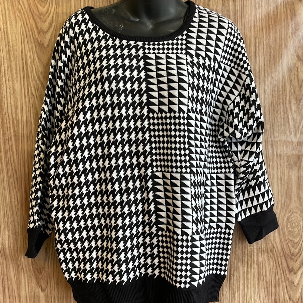 NewCarolyn Taylor Black and White dolman houndstooth pullover sweater size Large